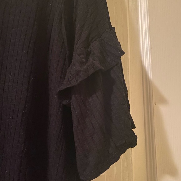 Vine & Love Black Top - Picture 2 of 4